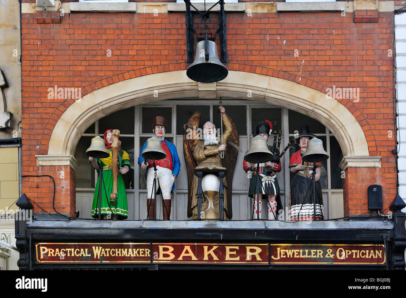 GLOUCESTER, Großbritannien - 02. NOVEMBER 2009: Baker's Jeweller Shop im Stadtzentrum Stockfoto