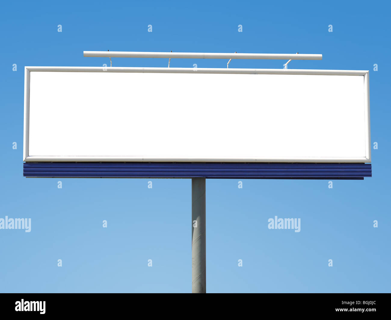 Große leere Panorama Plakat über blauen Himmel geschossen Stockfoto
