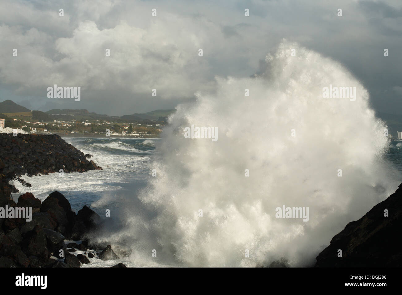 Brechenden Wellen, Azoren, Portugal. Stockfoto