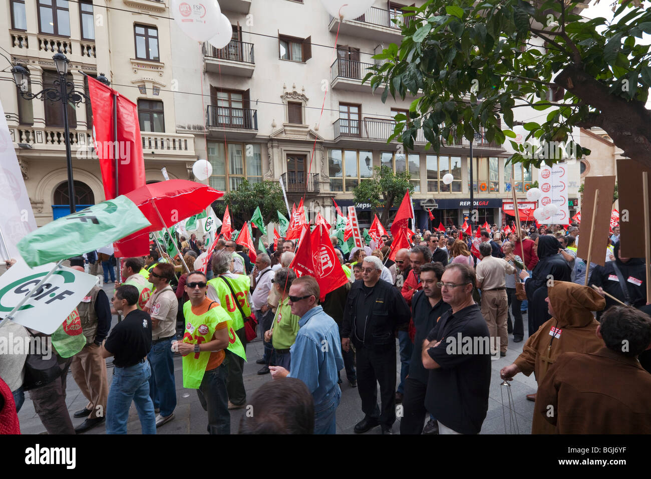 Gewerkschaften März in Sevilla, Spanien, Protest gegen Arbeitslosigkeit und bittet um Unterstützung für öffentliche Arbeitsplätze und weniger Familienunternehmen Stockfoto