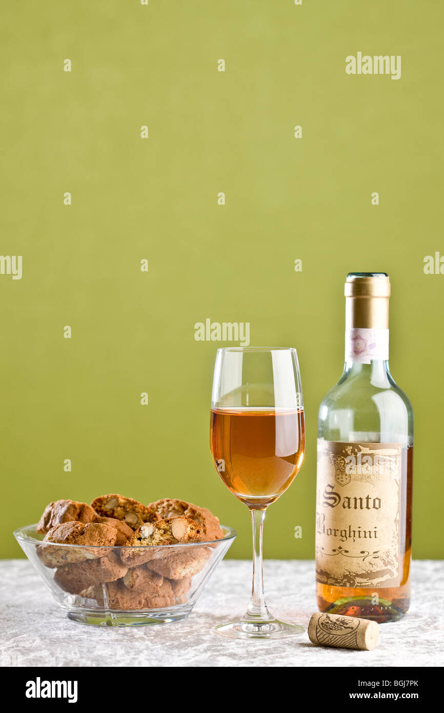 Italian dessert wine vin santo Fotos und Bildmaterial in hoher