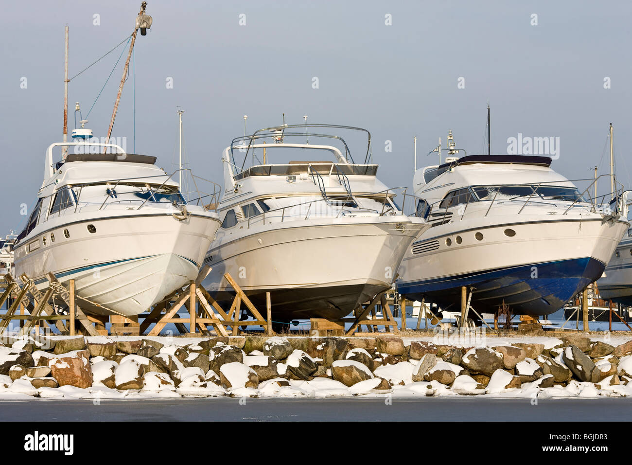 Drei Drydocked Motorboote im Hafen von Dragoer Stockfoto