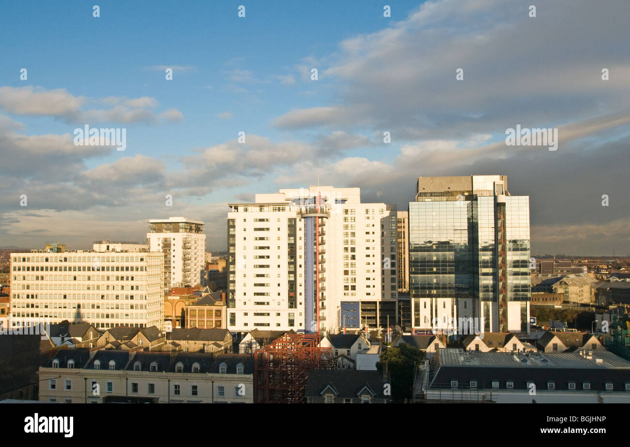 Cardiff City Stadtbild nach Osten über Churchill Weg South Wales Stockfoto