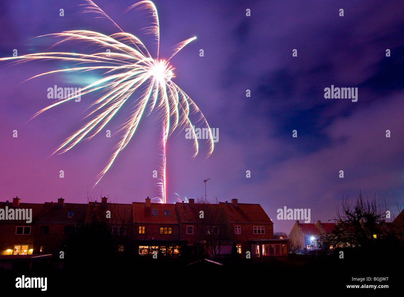 Feuerwerk am Himmel an Silvester Stockfoto
