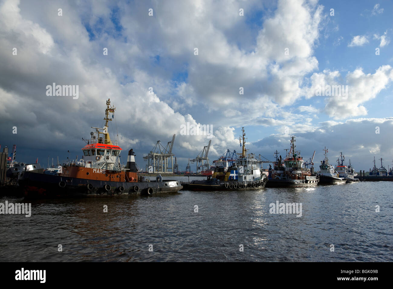 Hamburg, Hafen, Schlepperschiffe Im Hamburger Hafen Stockfoto