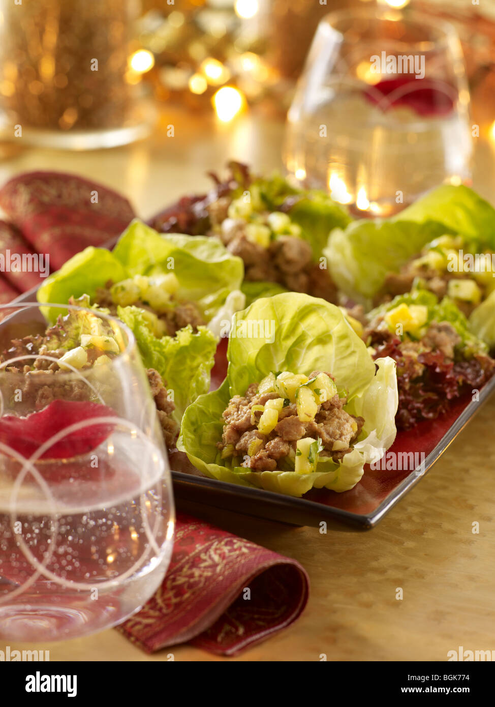Chicken Salat wraps mit Litschi-Wasser Stockfoto