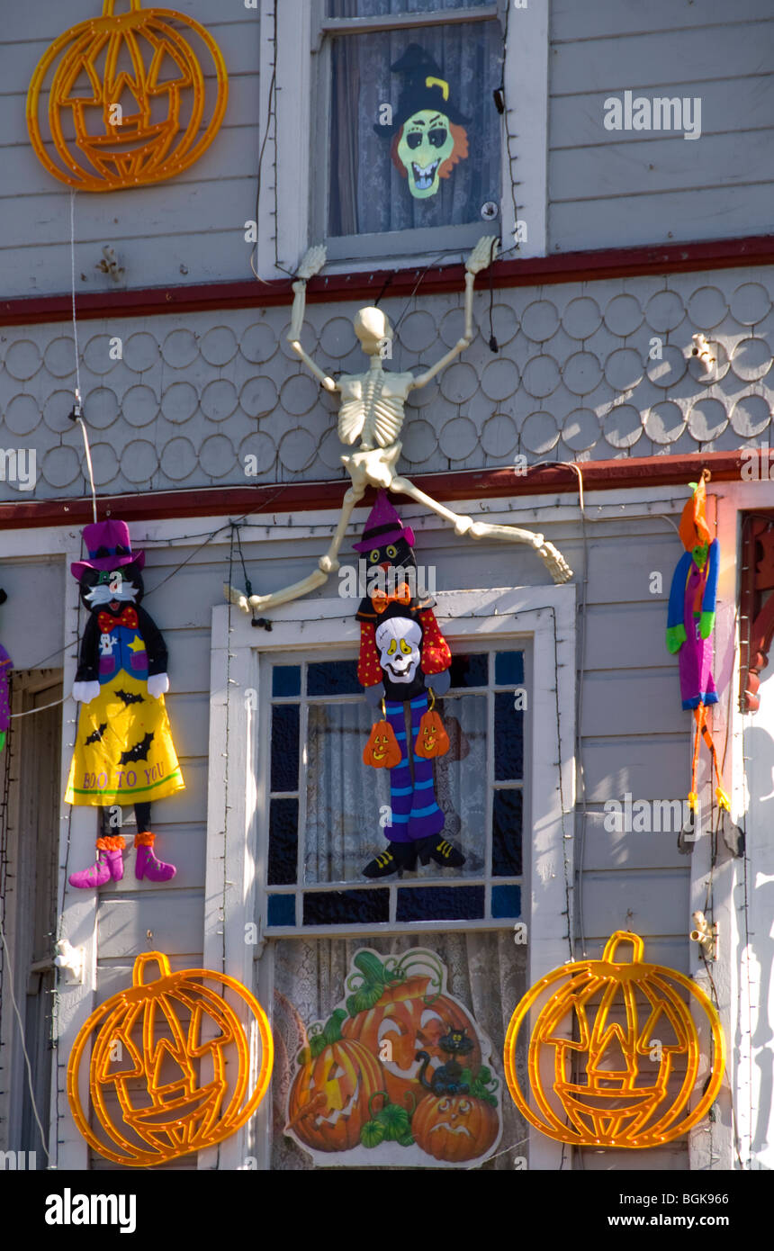 Ein unheimlich Haus in Kalifornien für Halloween dekoriert. Stockfoto
