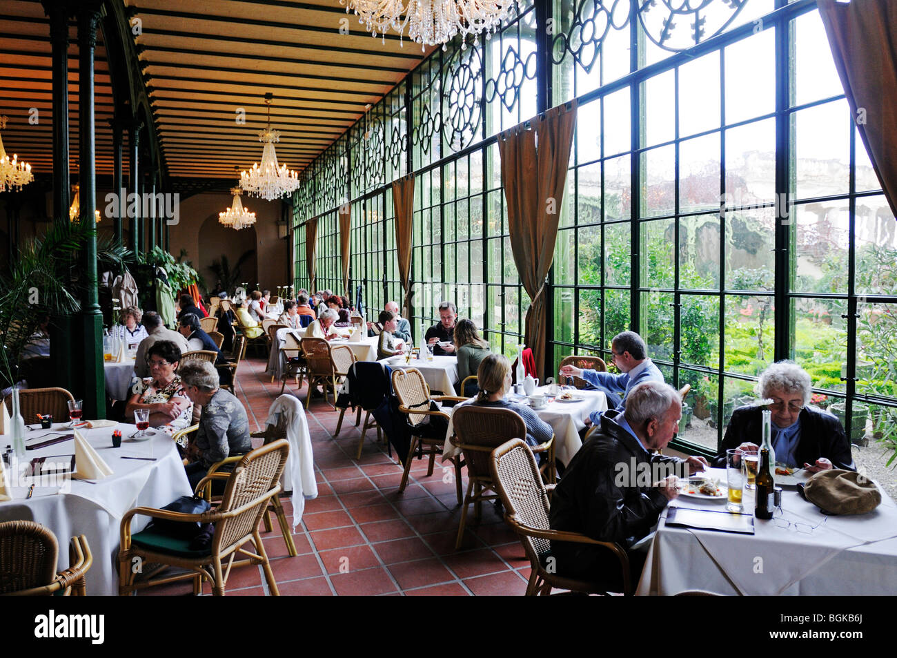 Cafe und Restaurant in der Orangerie auf das Alter Garten Platz Schloss Schwerin Schloss, Schwerin, Mecklenburg-Vorpommern Pomera Stockfoto
