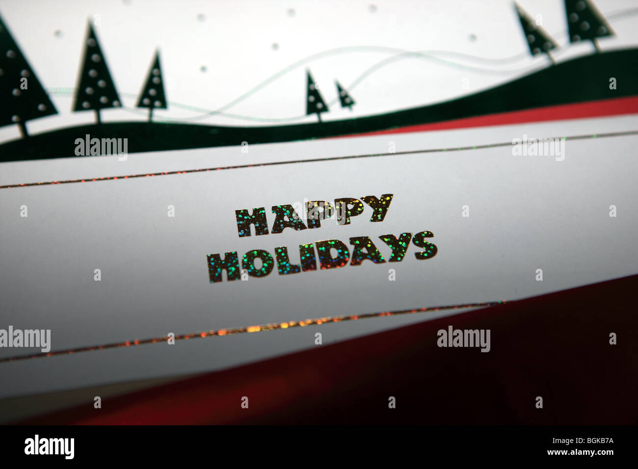 Weihnachtskarten in Umschläge für die Buchung bereit. Sie haben Weihnachtsentwürfe und die Worte happy holidays Stockfoto