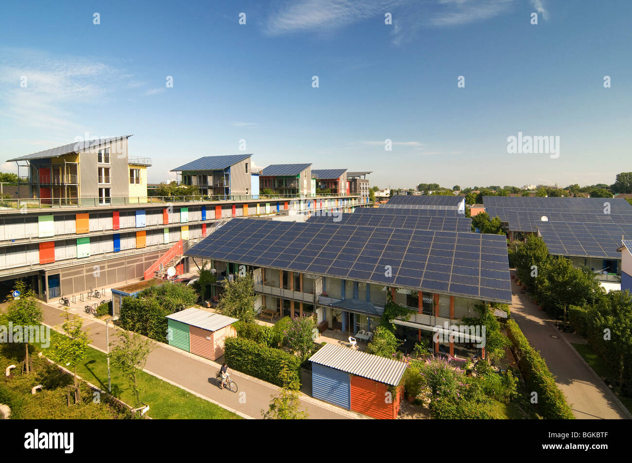 Dächer mit Solaranlagen, ökologische Vauban-Viertel in Freiburg, Baden-Württemberg, Deutschland, Europa Stockfoto