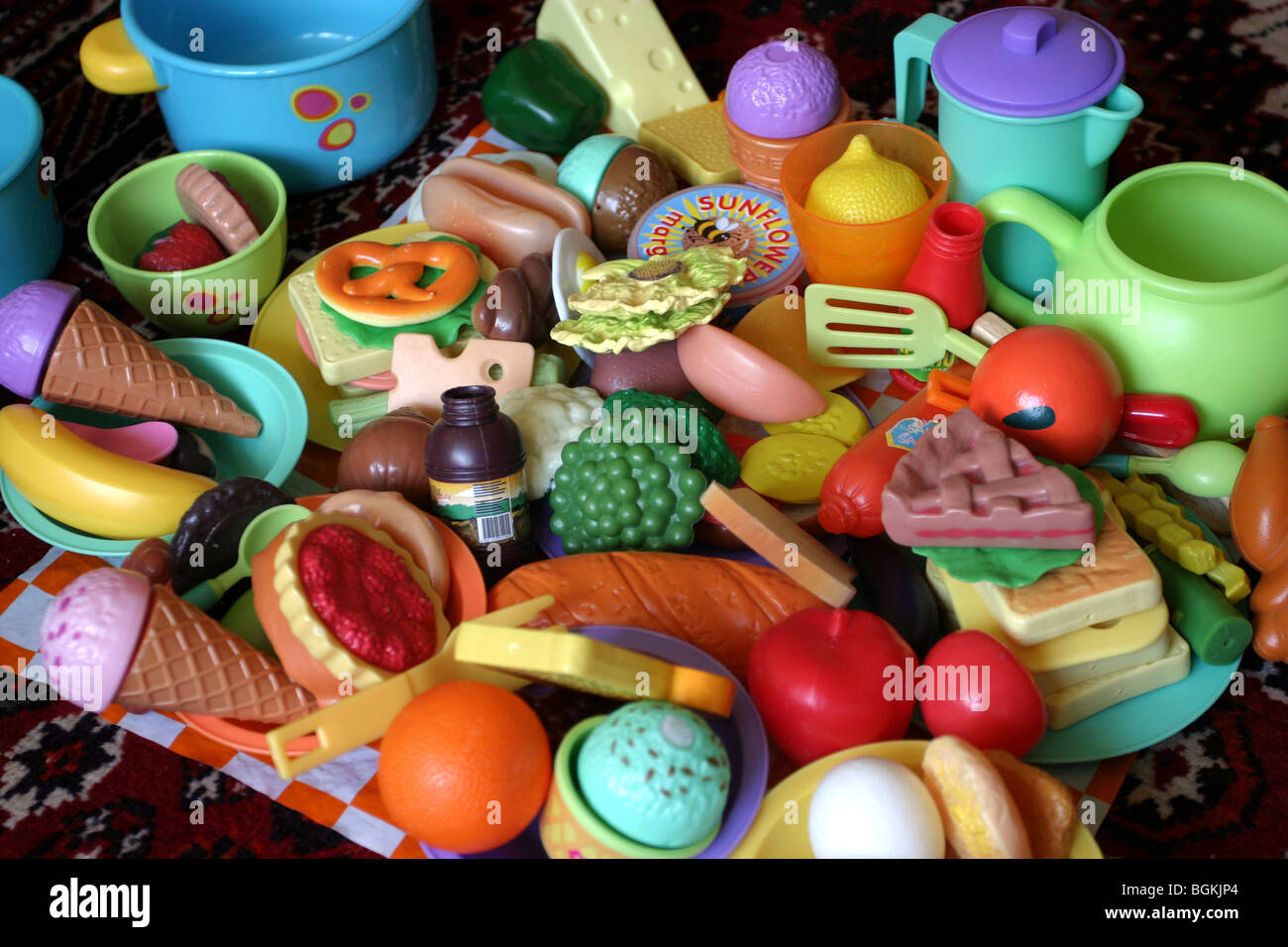 Kunststoff-Spielzeug Essen Stockfoto