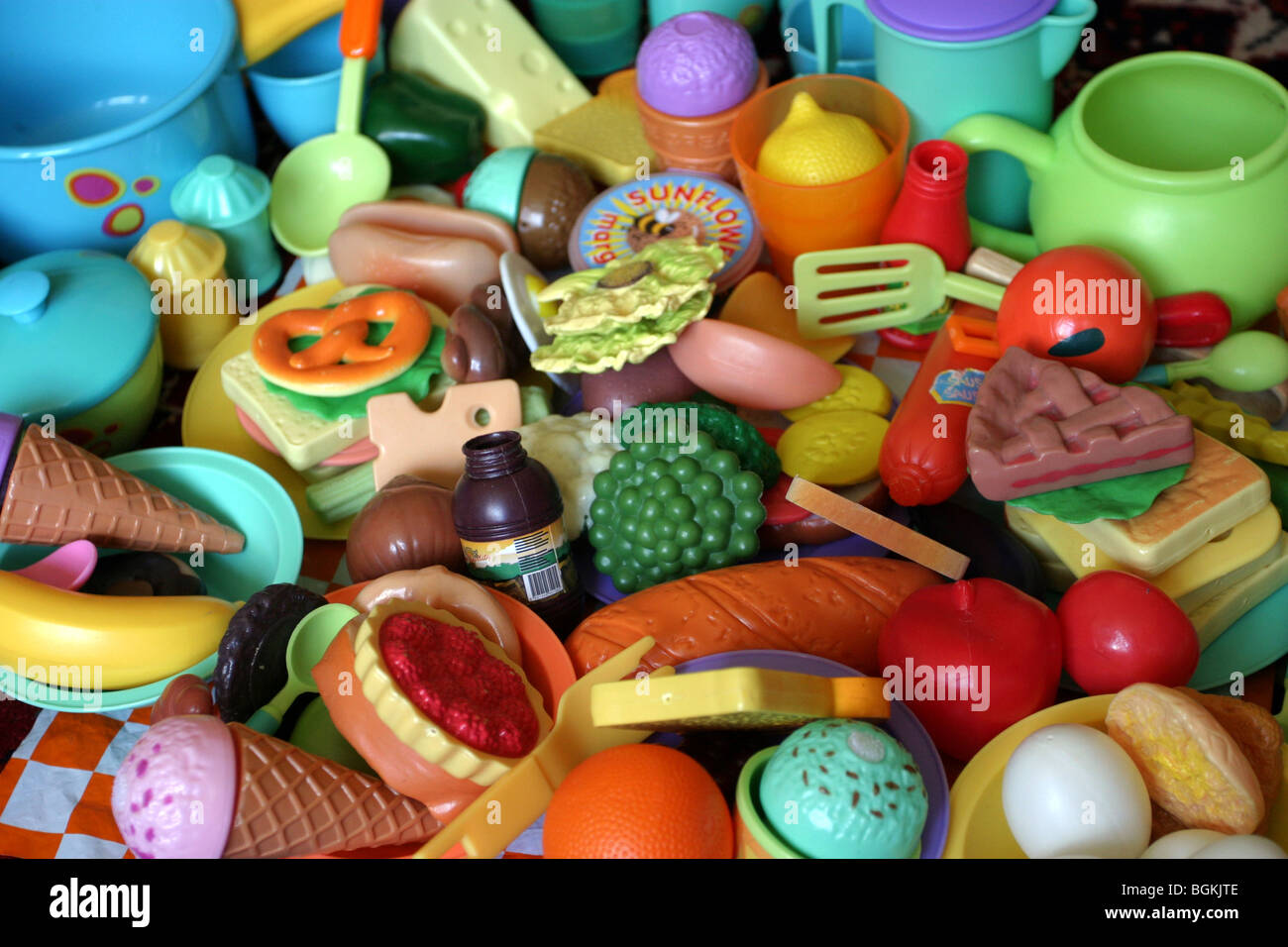 Kunststoff-Spielzeug Essen Stockfoto
