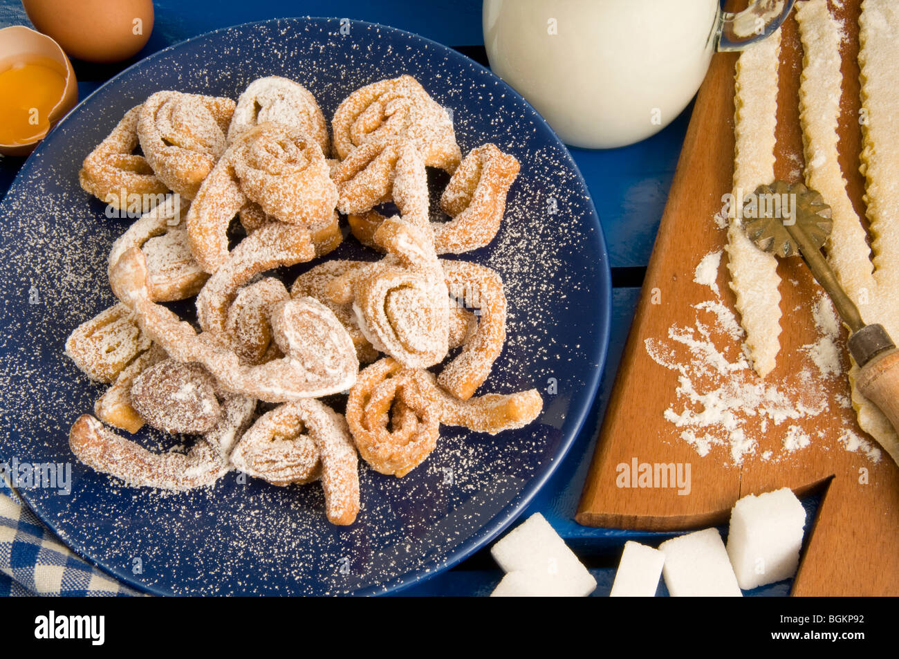 Emilia Romagna, Italien, Tagliatelle Fritte, Fried Tagliatelle, süße gebratene Nudeln, italienische Karnevalskuchen Stockfoto