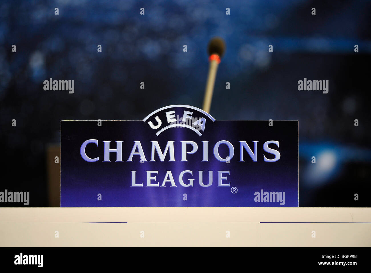 Mikrofon und UEFA Champions League logo Stockfoto