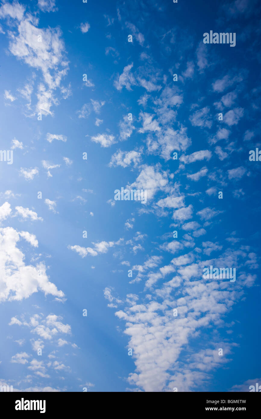 Ein blauer Himmel und Wolken Stockfoto