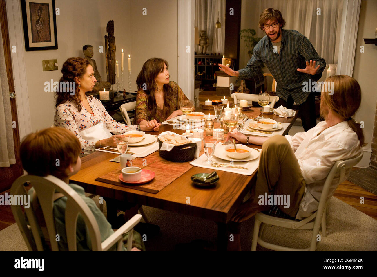 Wir weggehen Jahr: 2009 Regie: Sam Mendes Maya Rudolph, Maggie Gyllenhaal, John Krasinski, Josh Hamilton Stockfoto