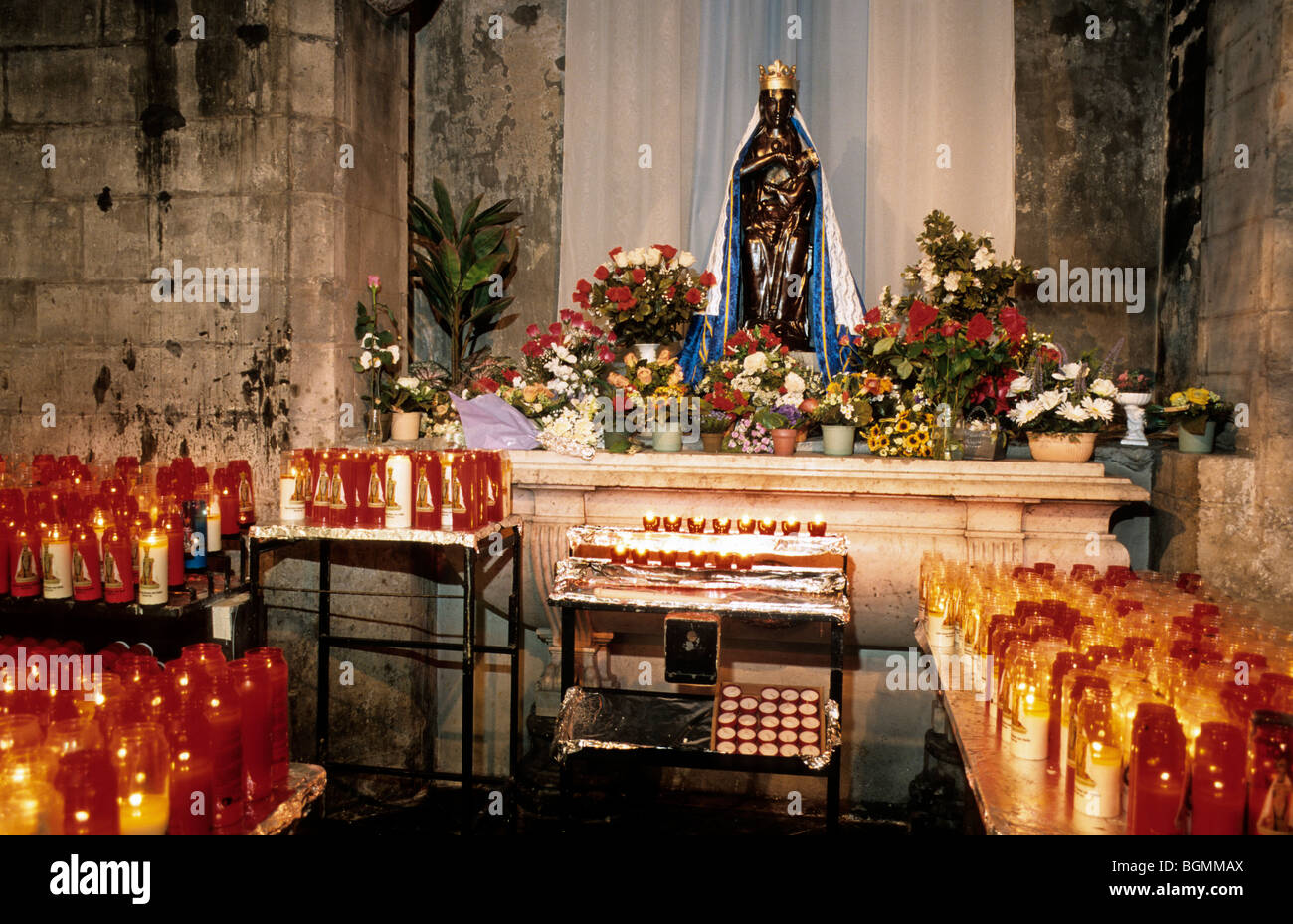 Die schwarze Madonna in der Sankt-Martins-Basilika, Halle, Belgien Stockfoto