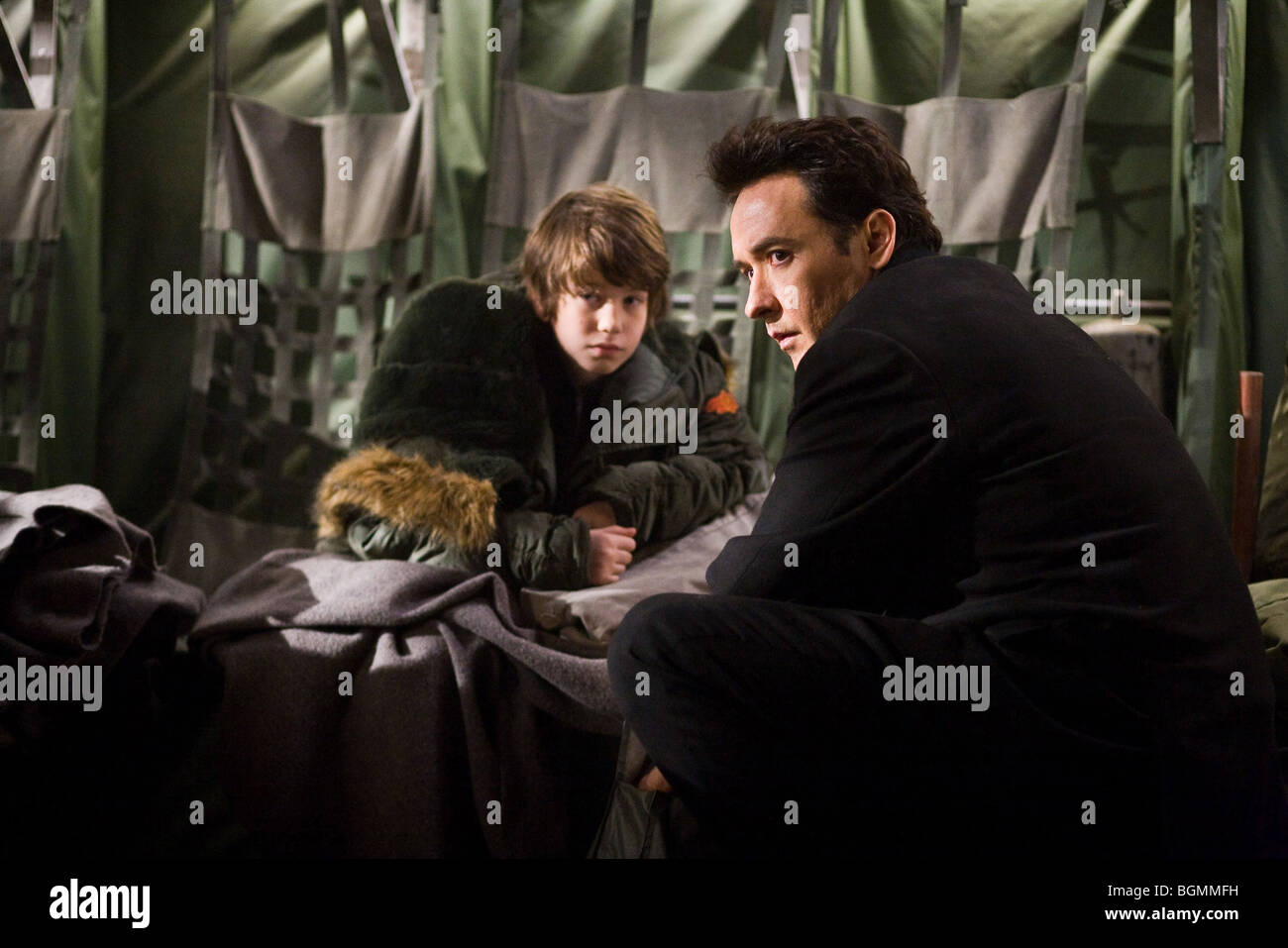 2012 Jahr: 2009 Regie: Roland Emmerich John Cusack, Liam James Stockfoto