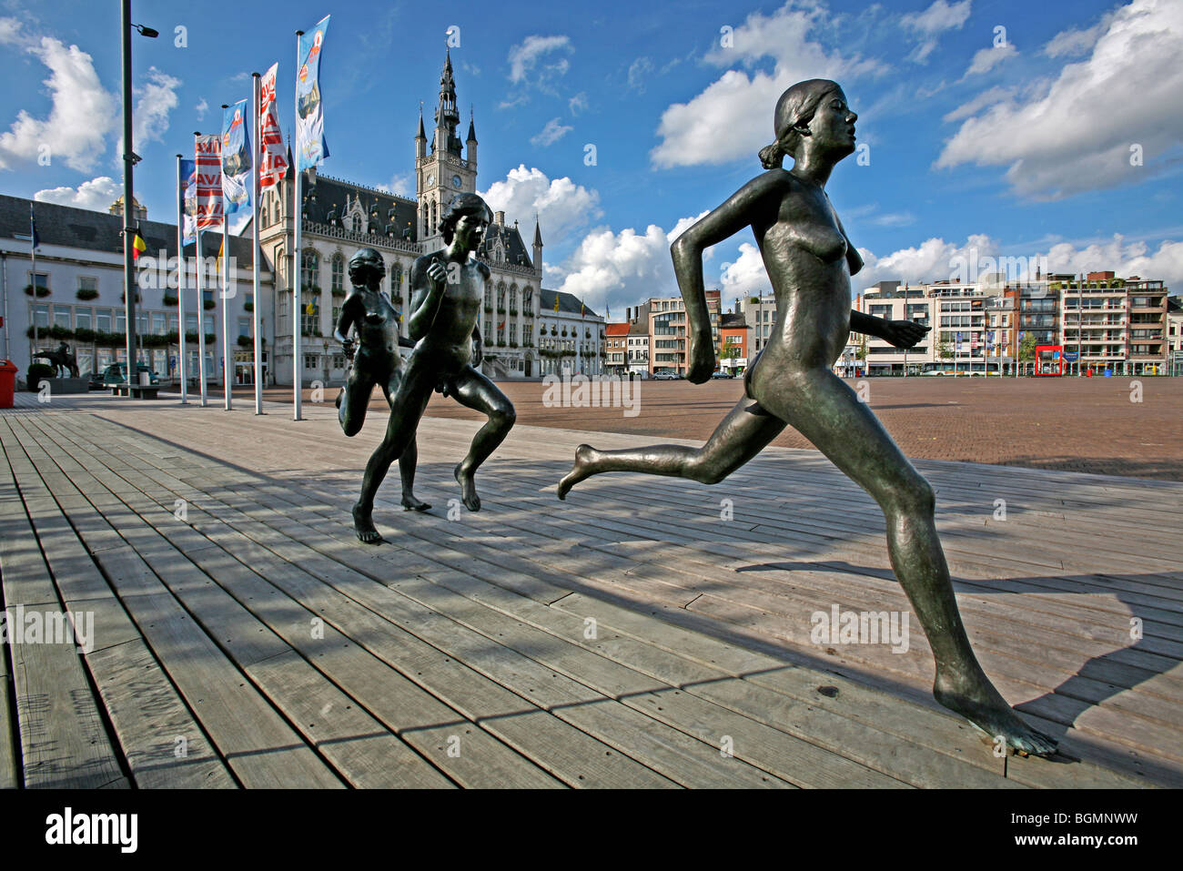Die Skulpturengruppe der Läufer auf dem Marktplatz, Niklaas, Belgien Stockfoto