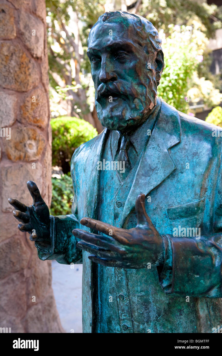 Barcelona - L'Eixample - Pedralbe - La Finca Miralles - Statue von Gaudi - spanischen Jugendstils - Modernisme Stockfoto