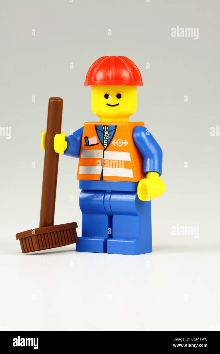 LEGO Hausmeister mit Pinsel Stockfoto