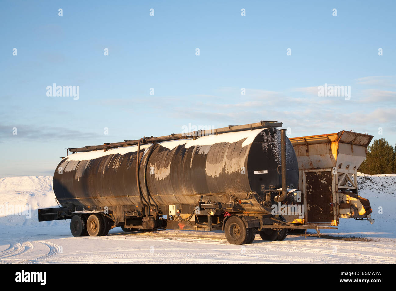 Alte Tankwagen Anhänger verwendet, um Stellplatz zu transportieren, Finnland Stockfoto