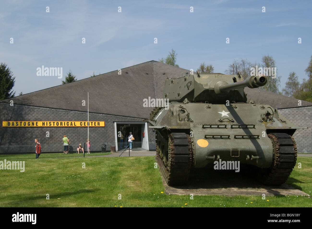 Amerikanische M10 Wolverine Jagdpanzer aus der Ardennenoffensive im Musée Bastogne Historical Center, Ardennen, Belgien Stockfoto