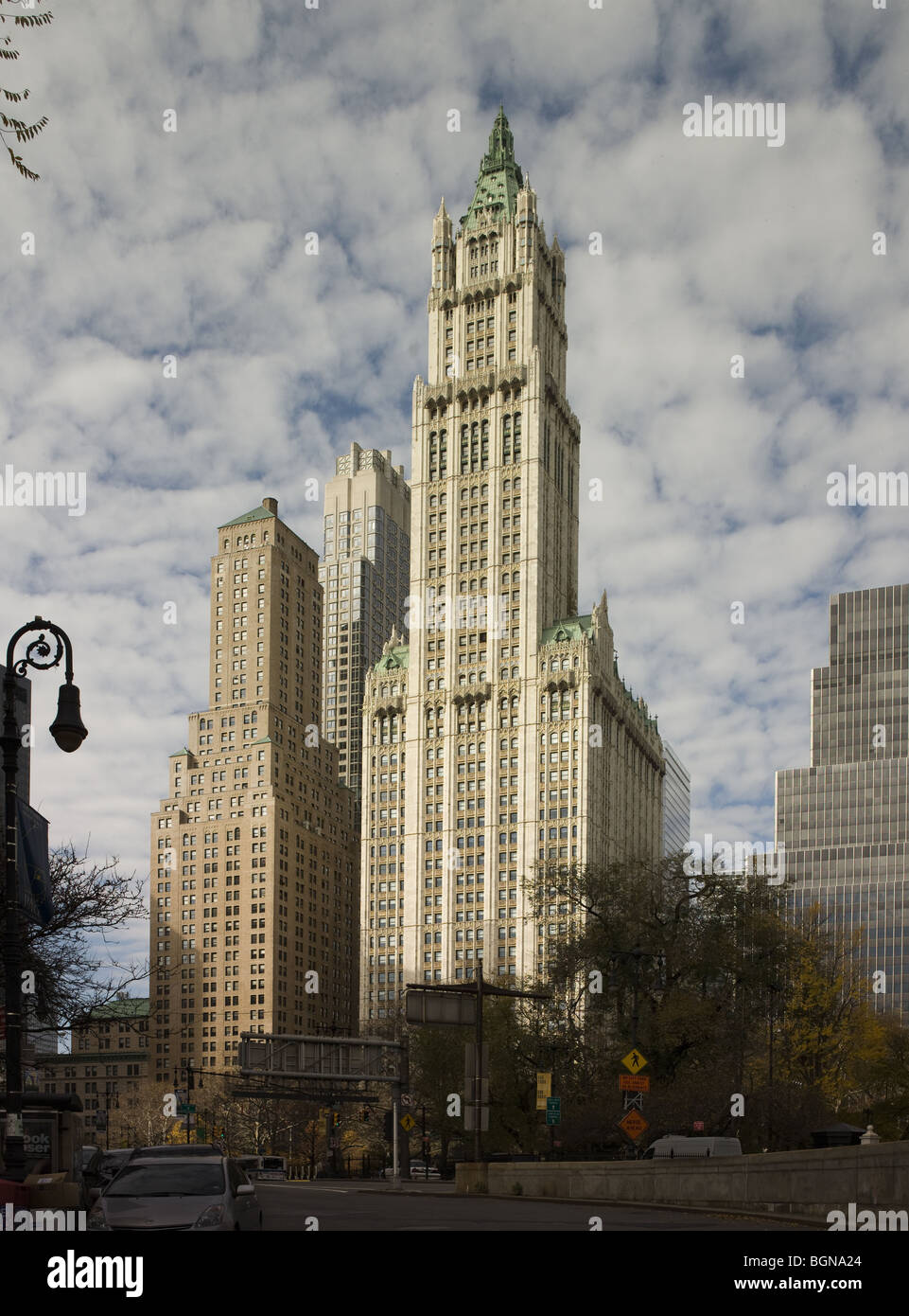 Woolworth Building in New York, abgeschlossen im Jahre 1913, gotische Wolkenkratzer entworfen von Cass Gilbert für f.w. Woolworth Stockfoto