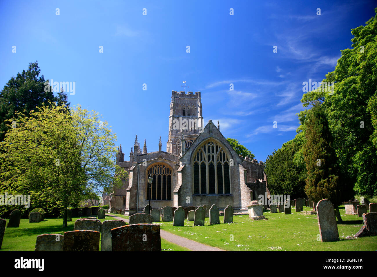 St. Peter St. Pauls Pfarrei Kirche Northleach Dorf Gloucestershire Cotswolds UK Stockfoto