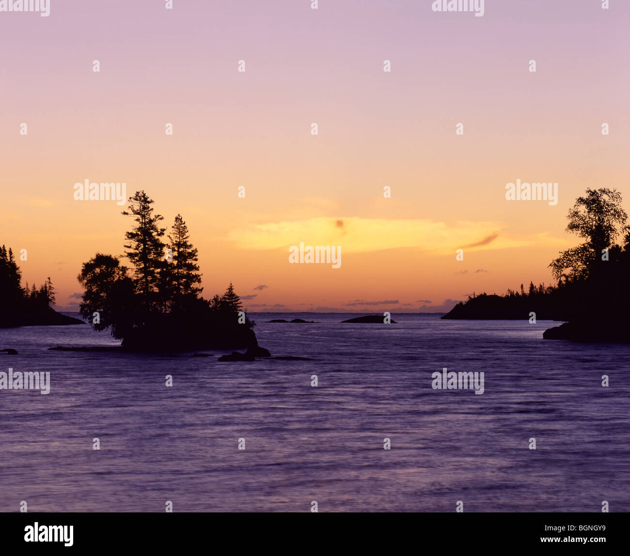 MICHIGAN - Sonnenaufgang am Chippewa Hafen im Isle Royale National Park. Stockfoto