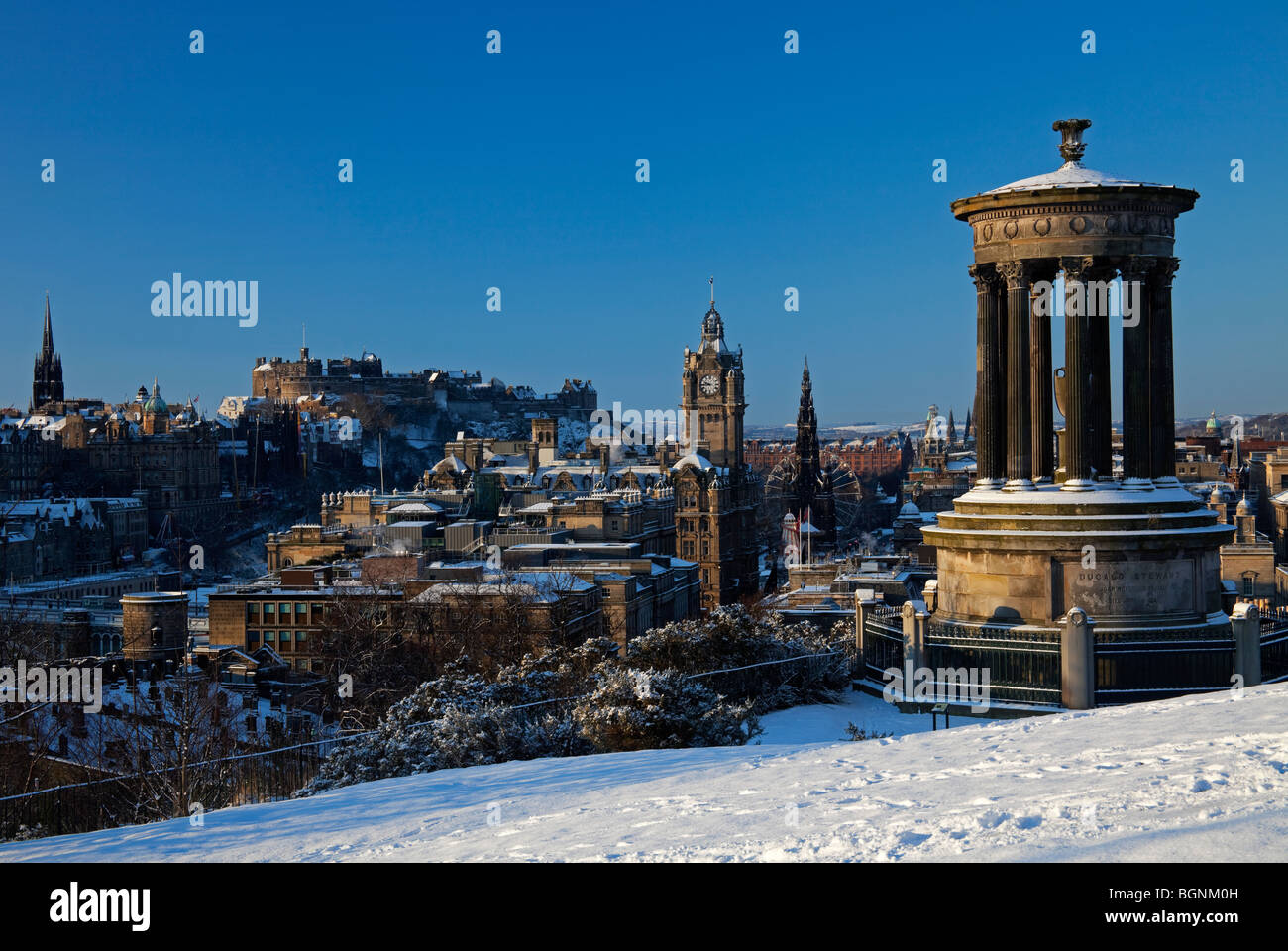 Calton Hill, Winter Schnee-Szene, Skyline von Edinburgh Schottland UK Europe Stockfoto