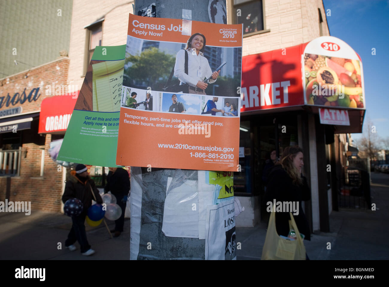 Ein Plakat Werbung Jobs für das US Census Bureau ist in der Nachbarschaft Bushwick, Brooklyn in New York gesehen. Stockfoto
