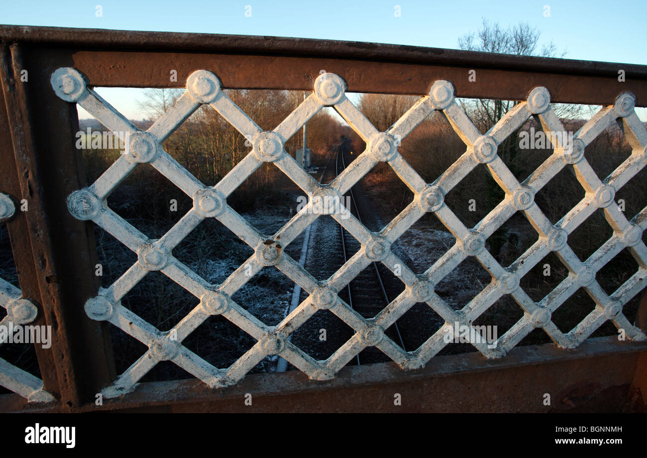 Gitterwerk auf der Eisenbahnbrücke bei Shiplake in Henley on Thames, Anna Branch Line Oxfordshire England UK Stockfoto