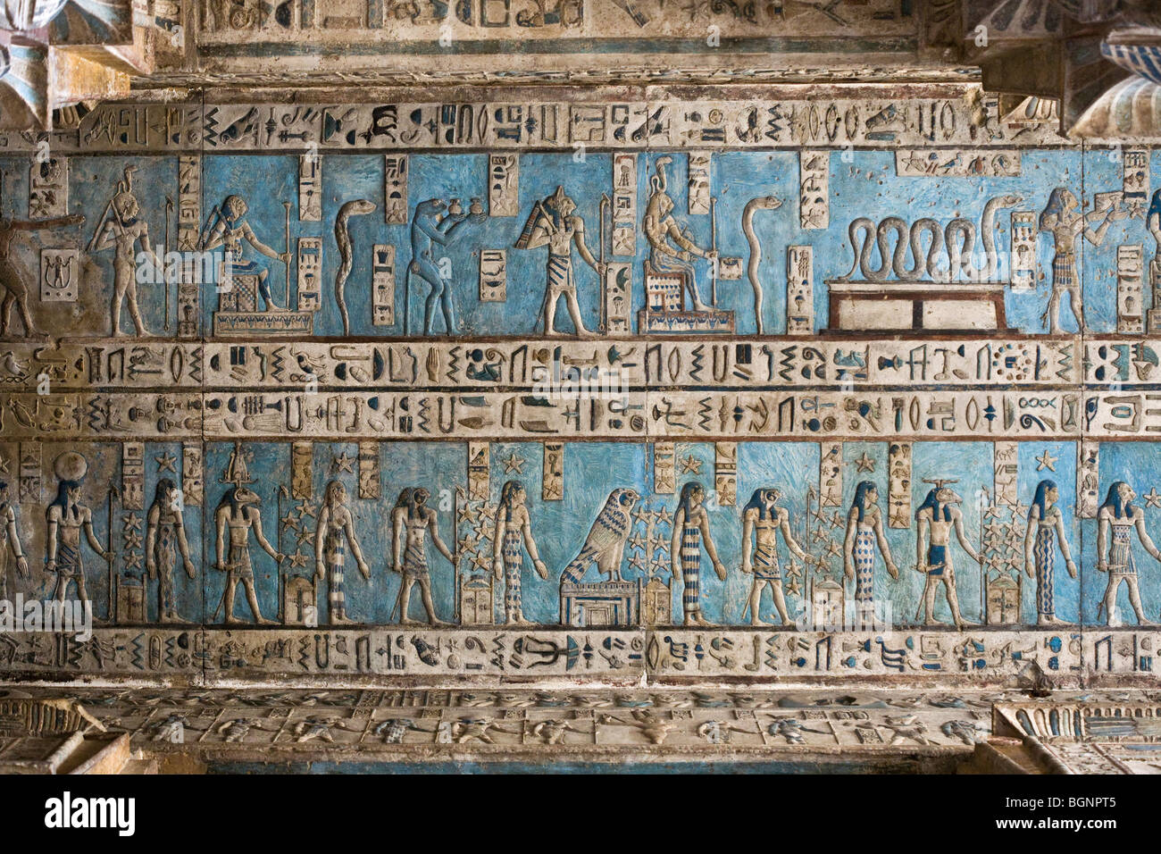 Die frisch gereinigte Decke mit astronomischen Kulissen der ptolemäischen Tempel der Hathor in Dendera, Niltal, Ägypten Stockfoto