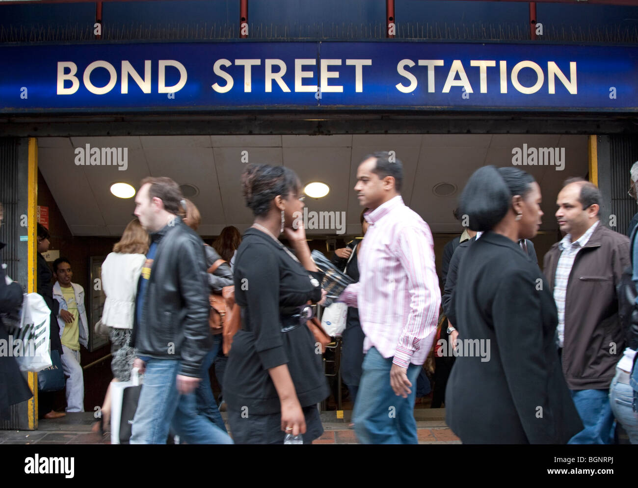 U-Bahnstation Bond Street Eingang Oxford Street London Stockfoto