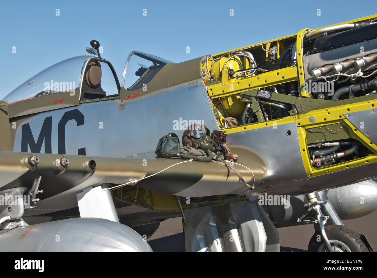 Nevada Reno Air Races P - 51D Mustang anzeigen Flugzeug WW2 Bekleidung am Flügel Stockfoto