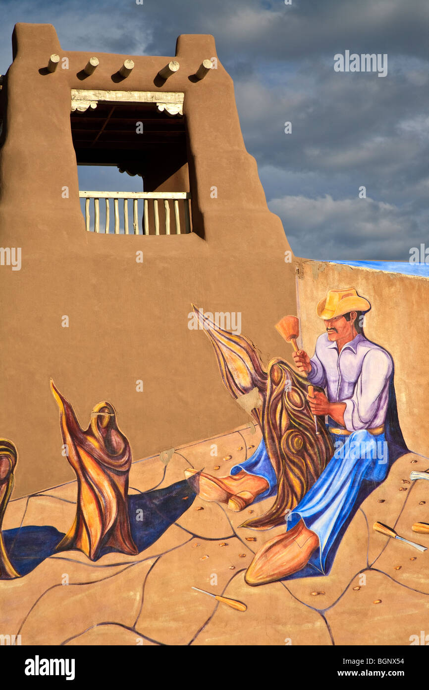 Wandbild gemalt auf außerhalb von Adobe Gebäude, Paseo Del Pueblo Sur Taos, New Mexico USA Stockfoto