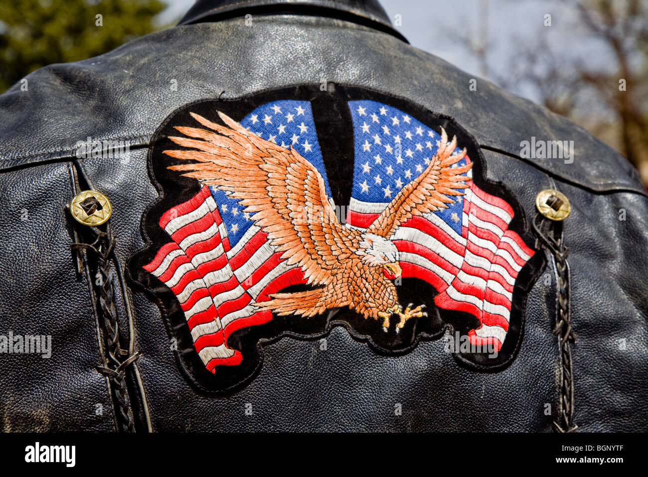 Rückansicht des eingerichtete American Eagle Emblem auf Biker Lederjacke, Taos, New Mexico, USA Stockfoto