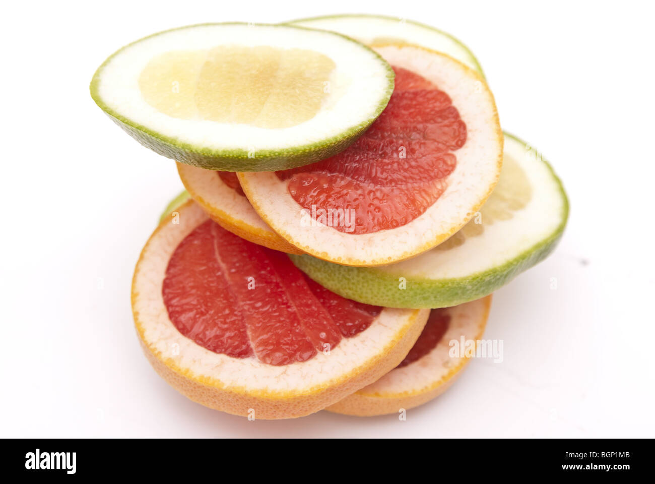 rote und grüne Grapefruit Teile Turm Stockfoto