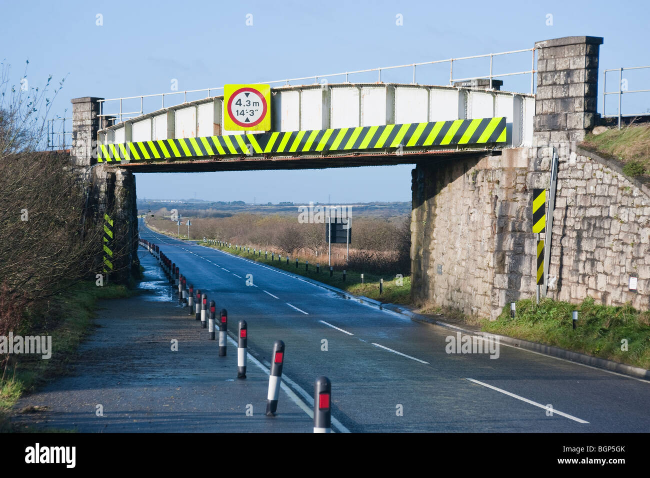 St Austell, Newquay Leitung Eisenbahnbrücke auf A30, Goss Moor, Cornwall. Stockfoto