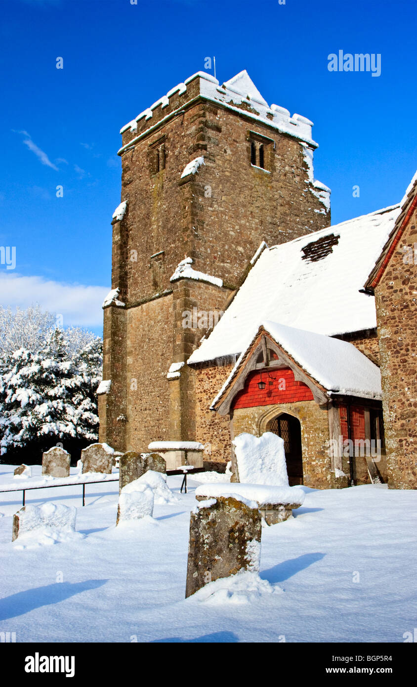 Str. Marys Kirche im Schnee, Thakeham, West Sussex England Great Britain UK 2010 Stockfoto