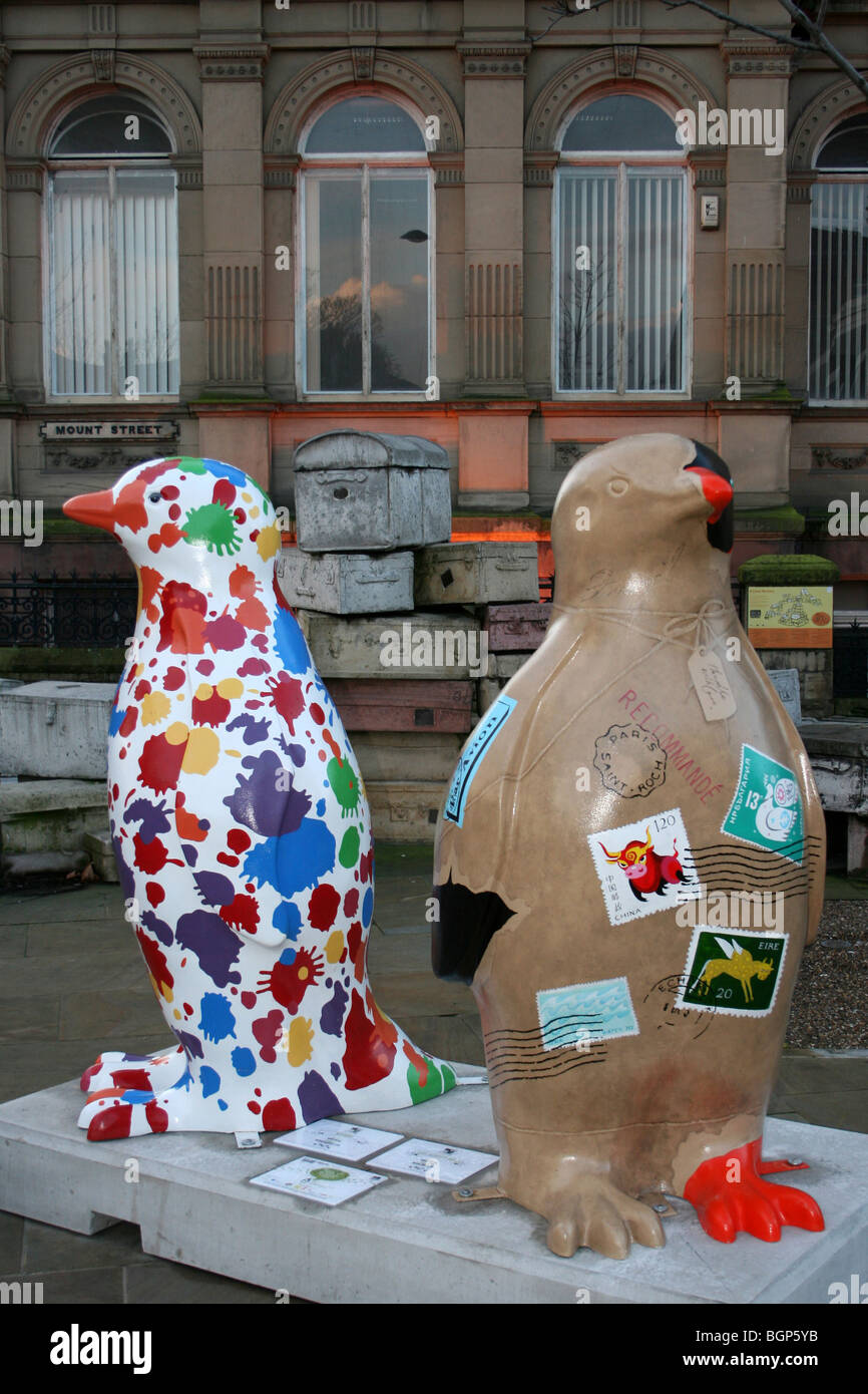 Gehen Sie Pinguine "Spritzige" & "Um die Welt In vielerlei Hinsicht" Teil eines Kunstprojektes Liverpool, UK Stockfoto