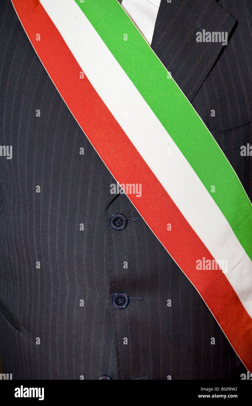Nahaufnahme des italienischen Beamten Schärpe zu tragen Stockfoto