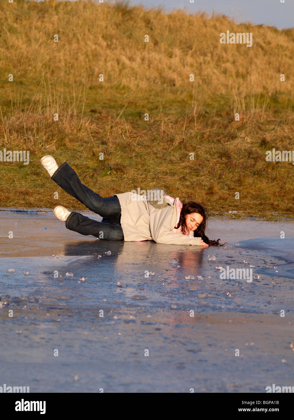 Auf dem eis ausrutschen Fotos und Bildmaterial in hoher Auflösung Alamy