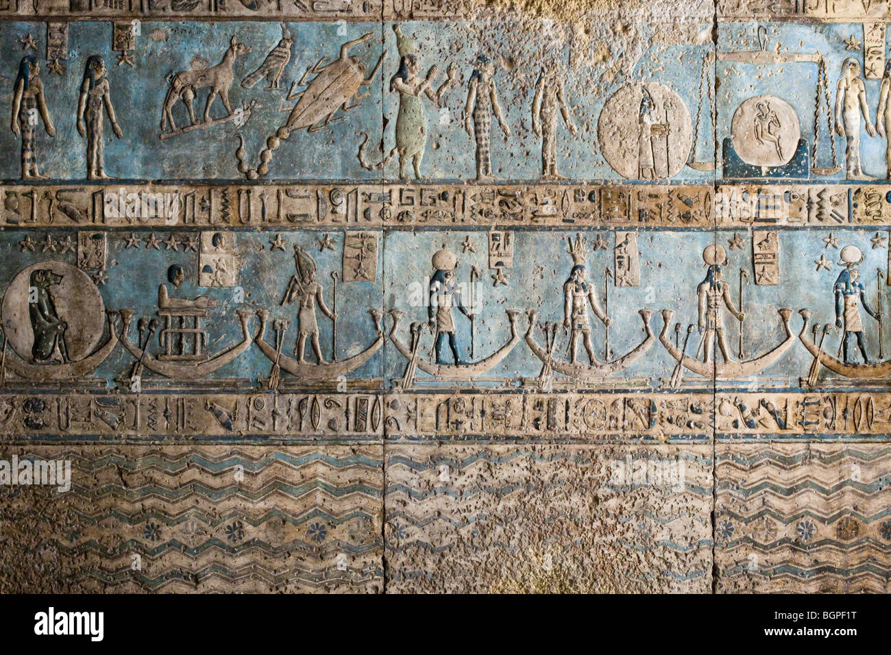 Die frisch gereinigte Decke mit astronomischen Kulissen der ptolemäischen Tempel der Hathor in Dendera, Niltal, Ägypten Stockfoto