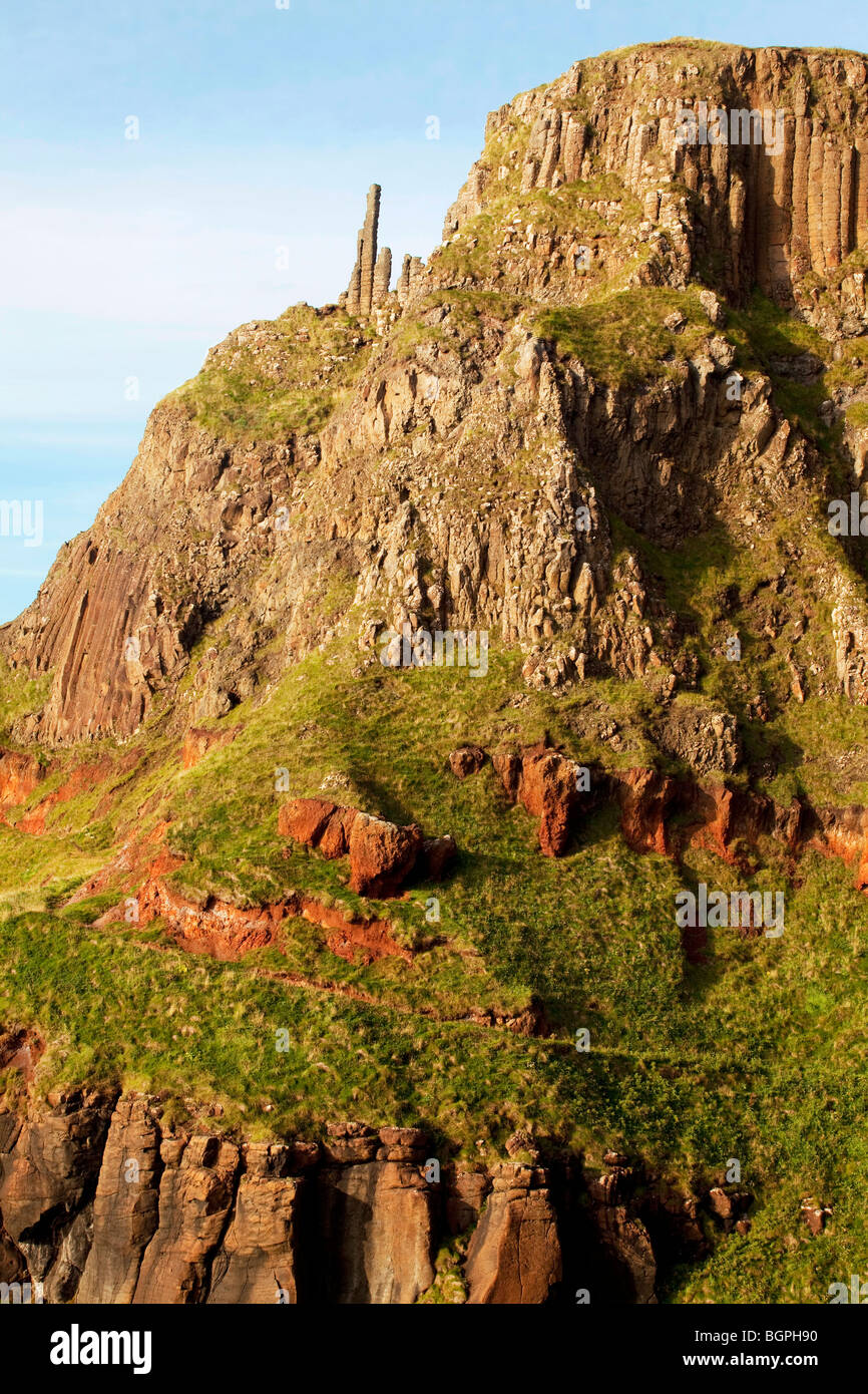 Der Schornstein Stacks auf den Giant es Causeway Antrim-Nordirland ein Naturphänomen und zum Weltkulturerbe. Stockfoto