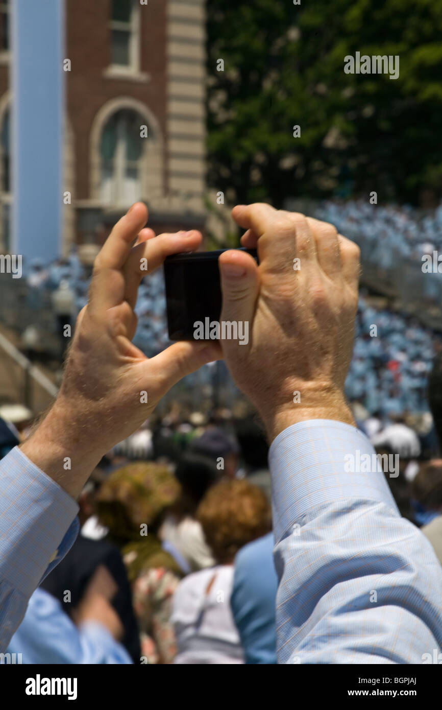 Nehmen ein Foto von der Abschlussfeier der Klasse von 2009 an der COLUMBIA UNIVERSITY - NEW YORK, NEW YORK Stockfoto