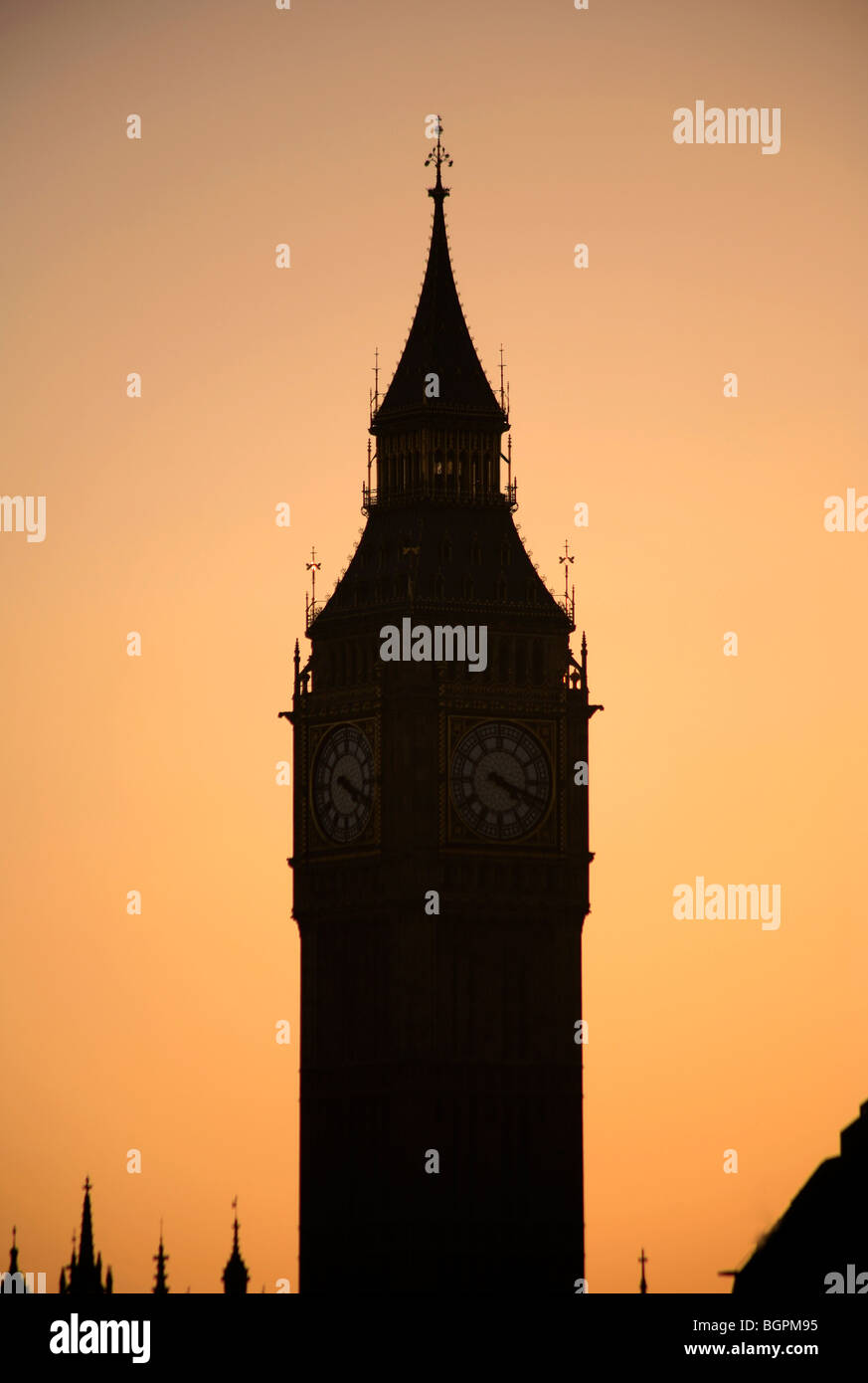 Sonnenuntergang Big Ben Clock Häuser des Parlaments Nordufer Fluss Themse Westminster London City England UK Stockfoto