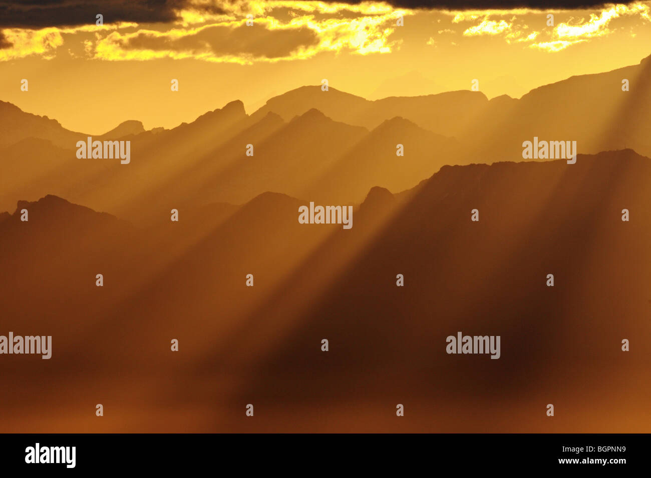 Sonnenaufgang in den Alpen. Schweiz Stockfoto