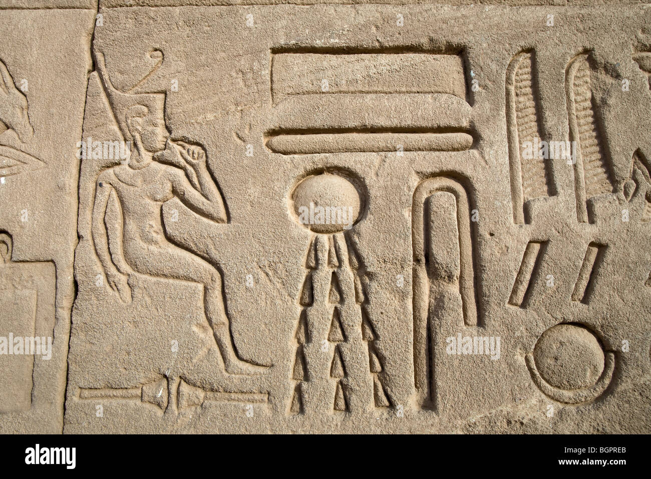 Relief arbeitest du für die ptolemäischen Tempel der Hathor in Dendera, nördlich von Luxor, Nil Senke, Ägypten Stockfoto